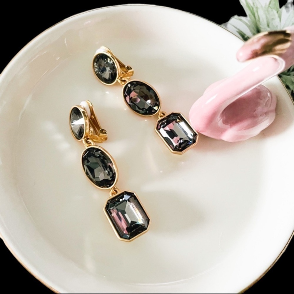 OSCAR de la Renta Crystal Baroque Geometry Ear Clip Earrings Black - Picture 3 of 5